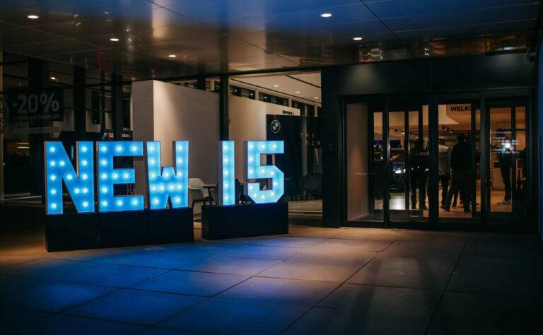 Lichtletters-huren-BMW