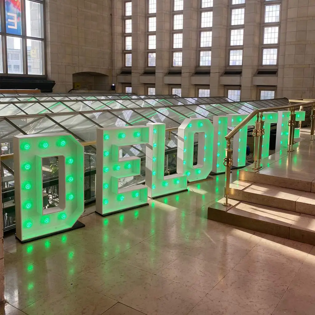 Lichtletters huren bedrijfsfeest DELOITTE