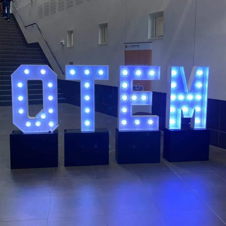 Lichtletters huren bedrijfsfeest QTEM
